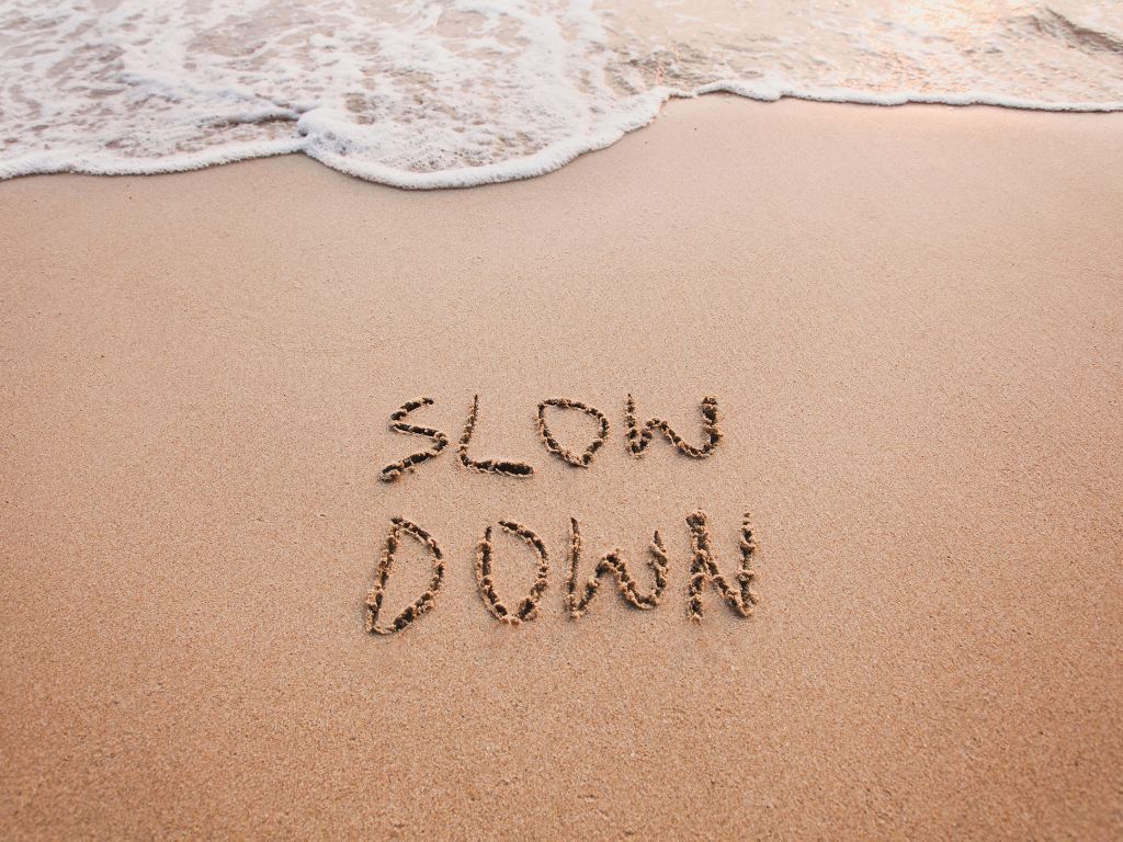 Mot écrit sur le sable